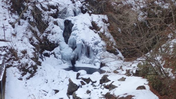 群馬の滝 氷瀑 氷柱 冬だけの幻想的なスポット１３選 名所から穴場まで