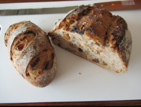 ベーカリーハウスドンキー　天然酵母のブルーベリーパン