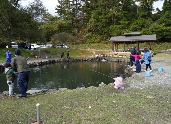 群馬県みなかみ町西峰須川 恋越親水公園 釣り体験 バーベキュー BBQ