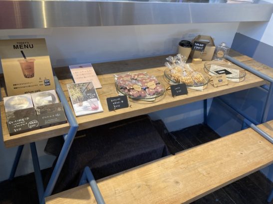 カウンターに並ぶクッキー　アトリウムカフェ　エイトリアムカフェ　高崎