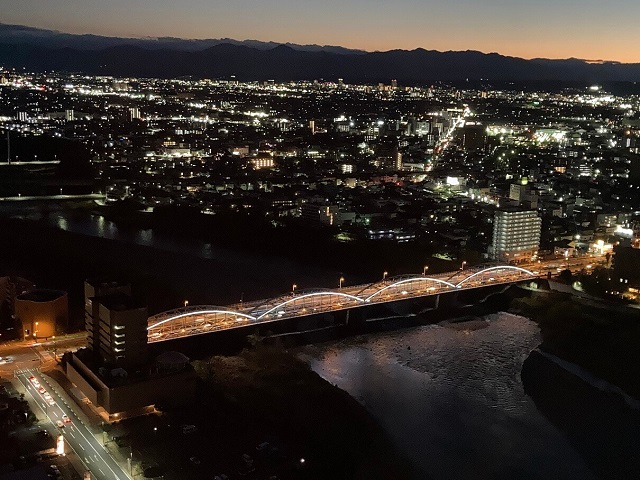 群馬県庁 日本一高い県庁 夜景 デートスポット 絶景