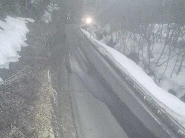 町道粟沢西線 粟沢ボイラー融雪施設ドライブインあべ 藤原側向きライブカメラ