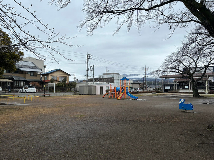 群馬県渋川市石原 駅前児童公園 写真 水遊び 駐車場 アクセス 行き方