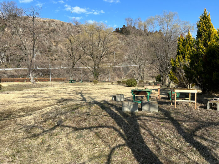 群馬県渋川市村上305-2 小野上温泉公園 ハタの湯 温泉 カッパ 遊び場 アクセス 行き方 駐車場 川遊び バーベキュー 車中泊