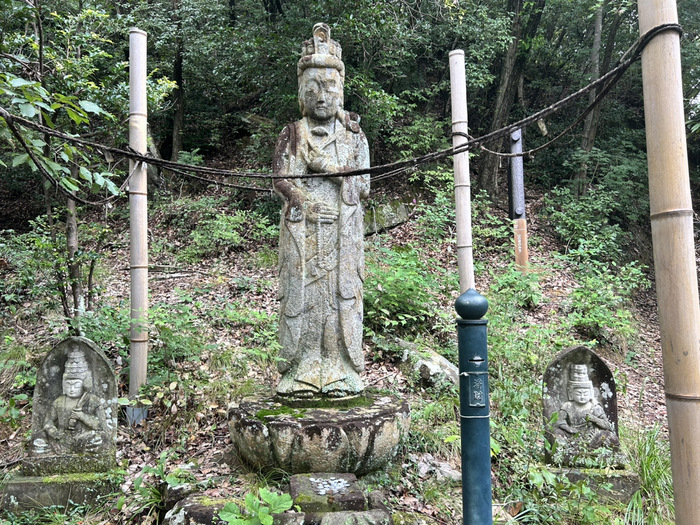 長厳寺 磨崖仏 大仏 B級スポット 珍スポット 群馬県甘楽郡甘楽町小幡1926 アクセス 行き方 駐車場 トイレ