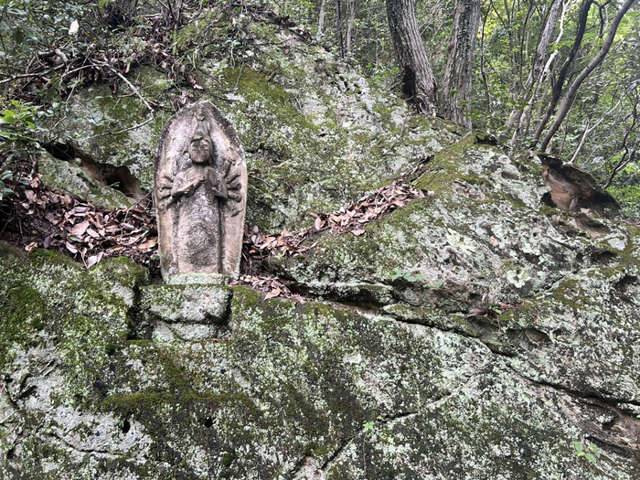 長厳寺 磨崖仏 大仏 B級スポット 珍スポット 群馬県甘楽郡甘楽町小幡1926 アクセス 行き方 駐車場 トイレ