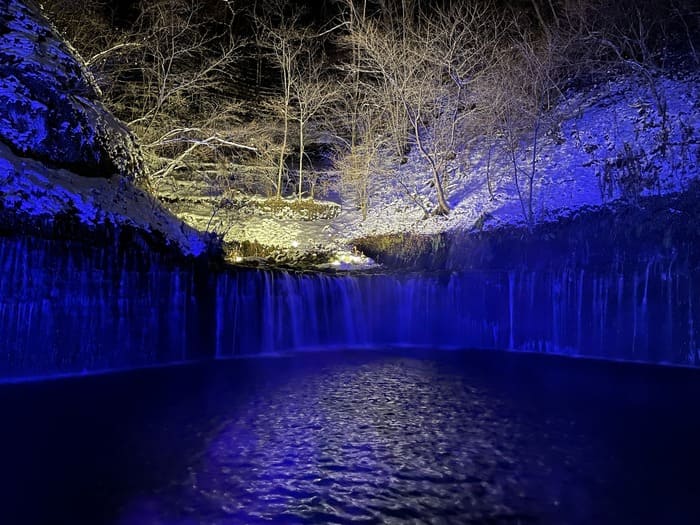 軽井沢白糸の滝 真冬のライトアップ 白糸の滝 長野県北佐久郡軽井沢町長倉 アクセス 行き方 駐車場 トイレ